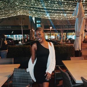 Meet your Posher, Nia